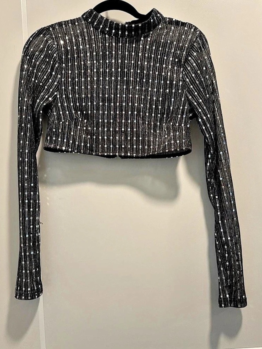 Superdown Sia Crop Top Sequin Long Sleeve Black & Silver Medium